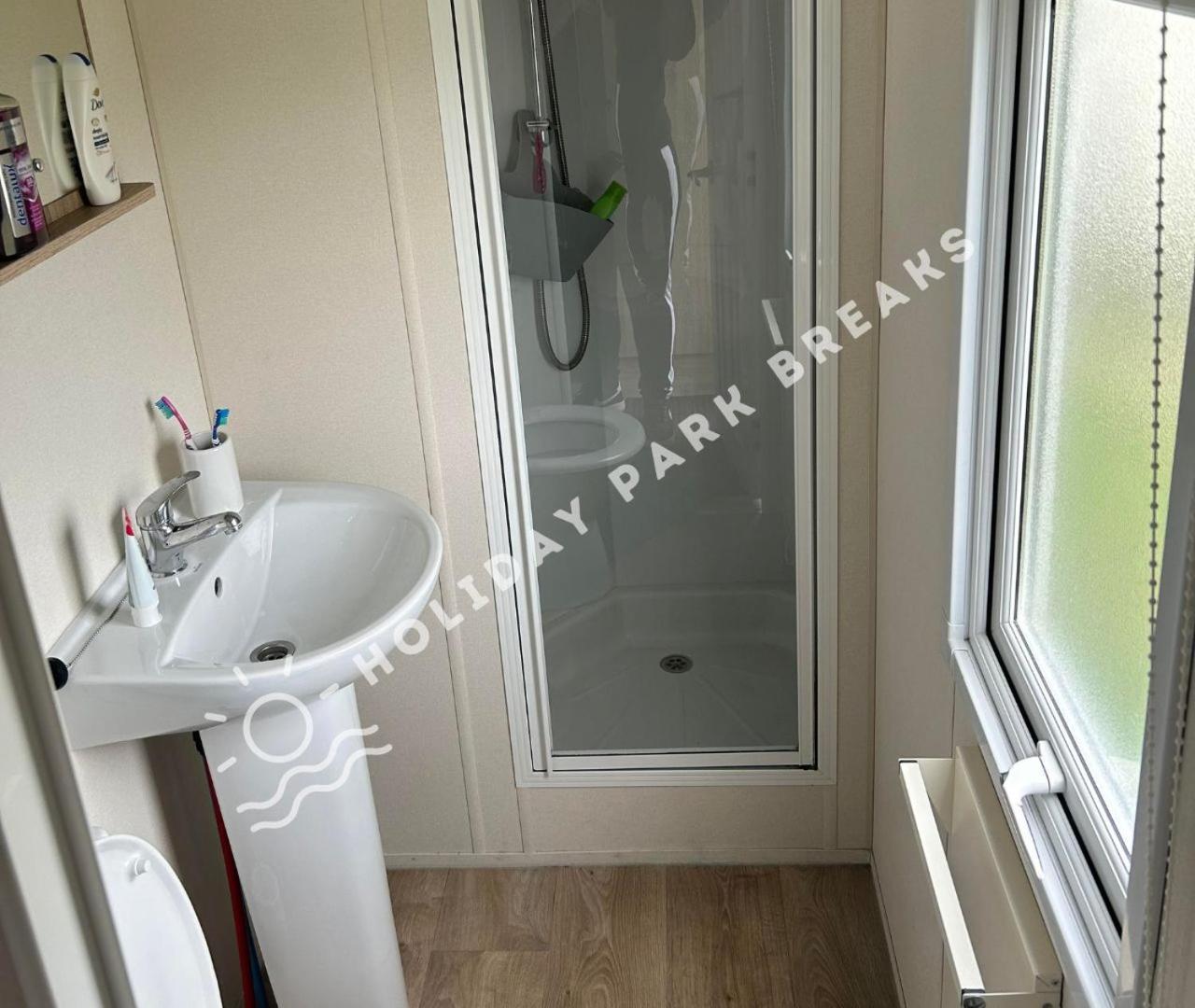 Bronze 2 Bed Villa Selsey Exterior photo
